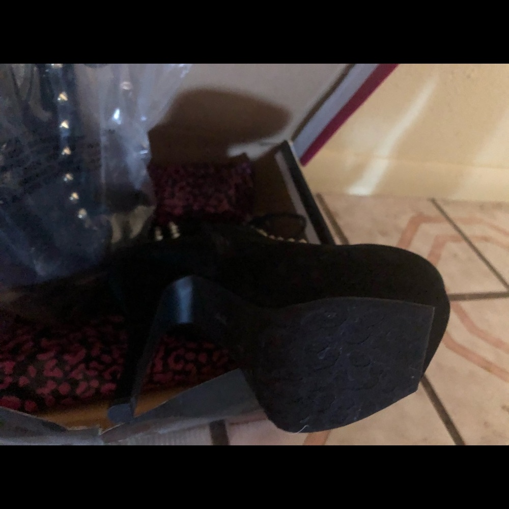 Cute, SEXY black velour boots - Picture 2 of 4